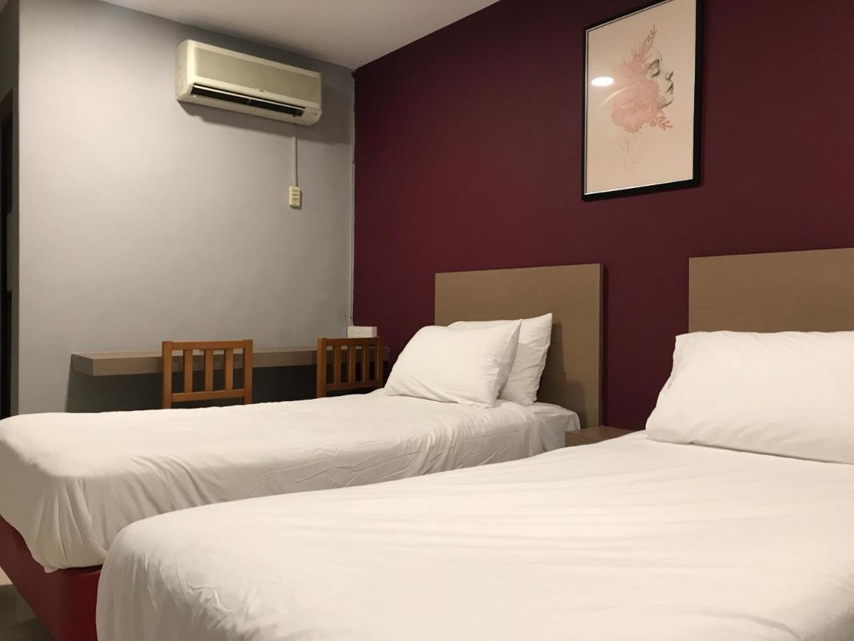 Hotel Oyo 90487 K Threegod Johor Bahru